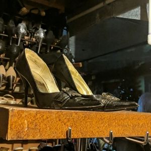 Anne Michelle Stiletto heel with gold buckle